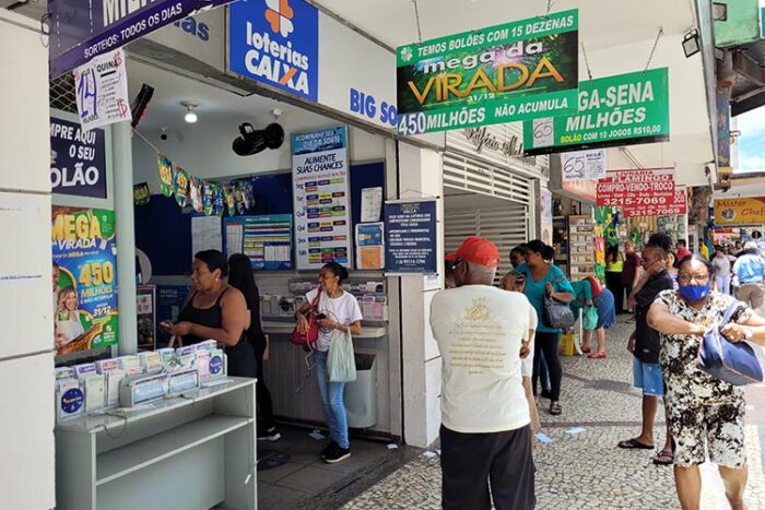 Primeira parcela do 13º incrementa movimentação no Centro de JF 2 fila banco by silva2