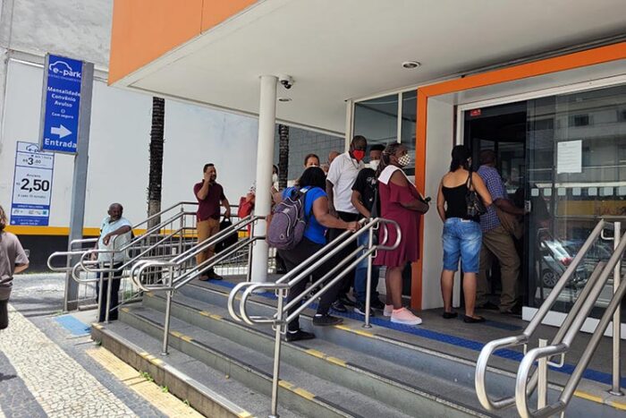 Primeira parcela do 13º incrementa movimentação no Centro de JF 1 fila banco by silva3
