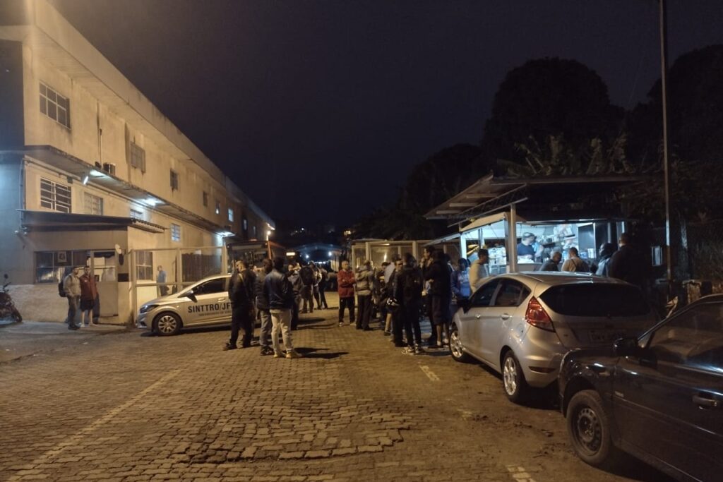Ônibus voltam a circular após protesto de sindicato nas garagens das empresas 2 protesto do sinttro by sinttro e1667908162380