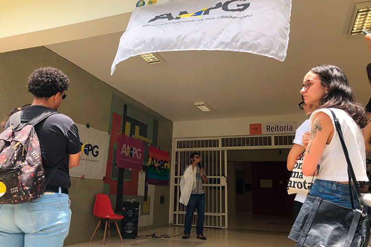 2Manifestacao UFJF Fernanda de Facanha