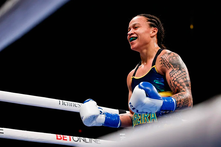 Bia Ferreira se mantém 100% no boxe profissional: "Mais um passo dado" 1 Bia Ferreira boxe foto matchroomboxing