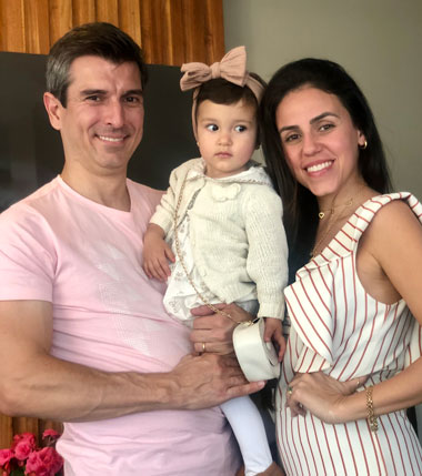 Coluna Cesar Romero - 22/12/2022 2 Homero Goncalves Neto e Wanessa Barbosa com a filha Bethania 211222 IMG 2124