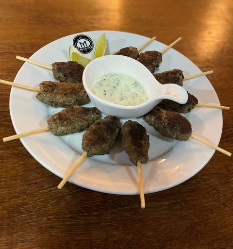 Porção de mini kaftas Porção de mini kaftas