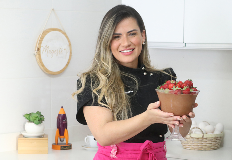 Fabiana Mageste ensina receita de mousse de chocolate para o Natal 1 Receita de familia mousse de chocolate com morango felipe couri