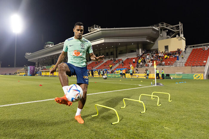 Treino da Seleção Brasileira tem Alex Sandro no gramado e Neymar de chinelo 1 Alex Sandro Seleção Brasileira foto Lucas Figueiredo CBF