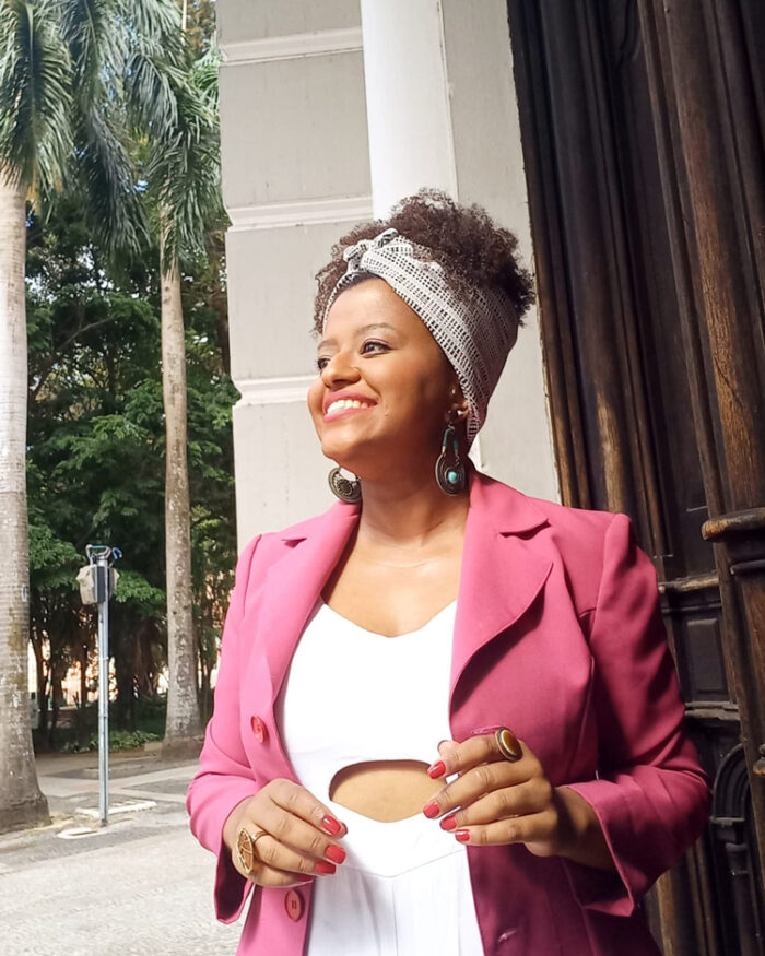 'Essência: menina, mulher, preta', novo livro de Ana Torquato, concorre a prêmio 2 ANA TORQUATO LIVRO ESSENCIA