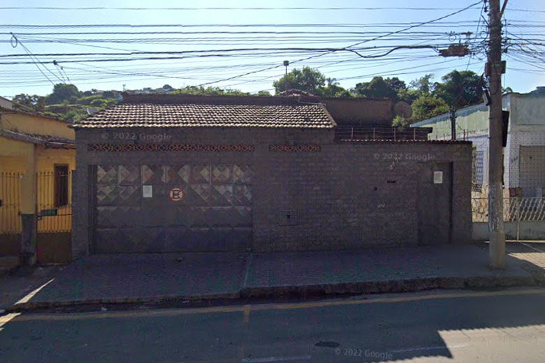 Corpo de vítima é encontrado sob escombros em imóvel que desabou após explosões 2 casa antes da explosao by google street