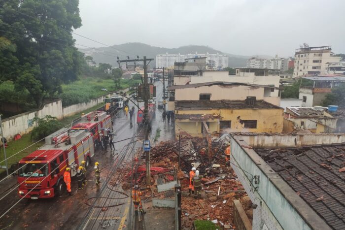 Explosão em imóvel em Santa Terezinha foi causada por botijões de gás 1 explosão