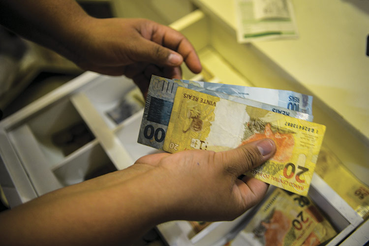 Salário mínimo vai aumentar em 1º de maio; entenda como isso afeta suas contas 1 dinheiro marcelo camargo agencia brasil