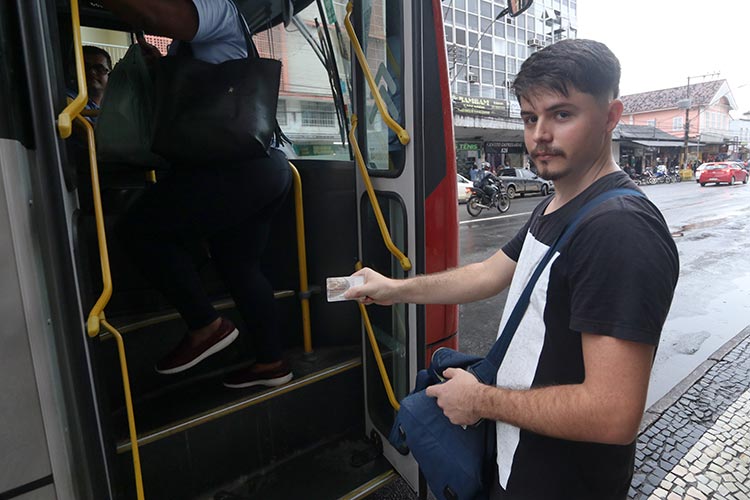 Sinttro não descarta greve por ônibus sem cobrador 2 personagem onibus sem cobrador Felipe Couri