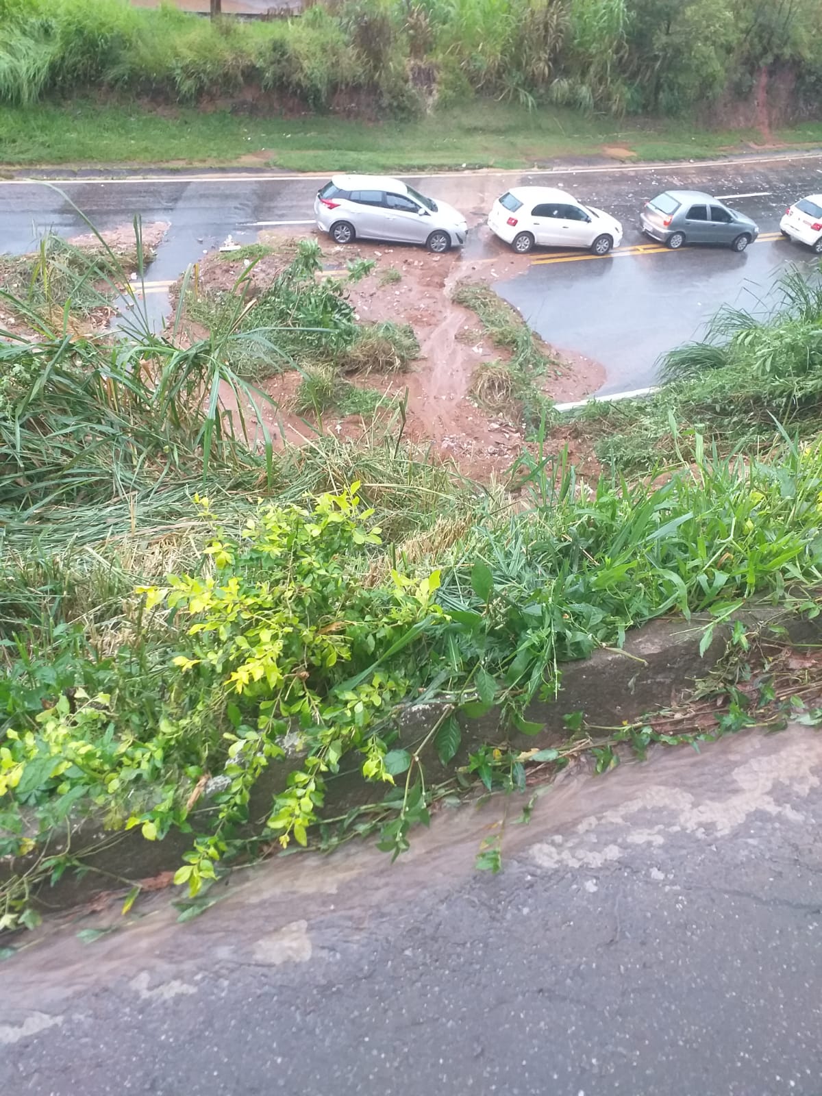Temporais deixam desabrigados e interrompem serviços públicos na região 2 2 Chuvas em Ewbank da Camara
