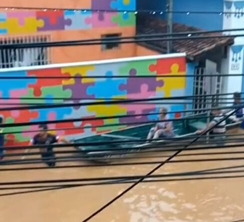 Temporais deixam desabrigados e interrompem serviços públicos na região 1 2senhora barco Ewbank da Camara by redes e1675861392896