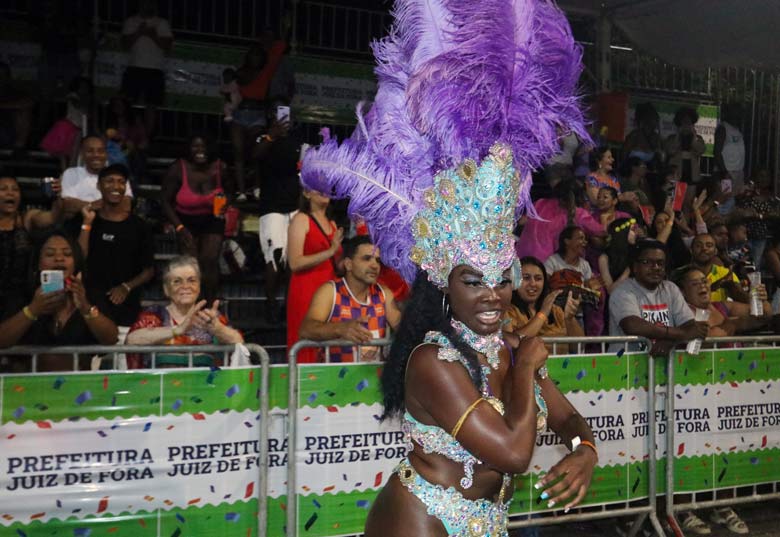 Desfile do Grupo Especial reúne milhares de pessoas na Passarela do Samba 3 3 carnaval na passarela by felipe couri