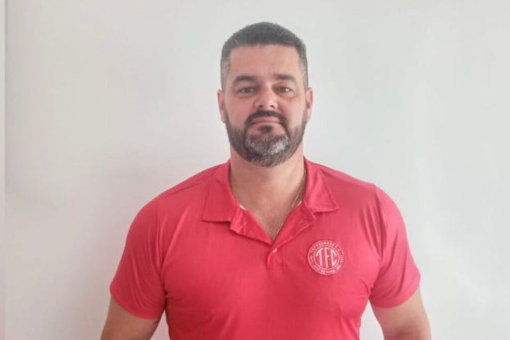 Tupynambás acerta com o treinador Rafael Novaes 1 O técnico de futebol Rafael Novaes