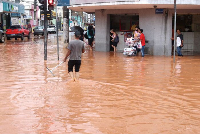 Voto e cidadania: Em Meio Ambiente, despoluição do Paraibuna, ilhas de calor e incêndios são problemas urgentes para próximo mandato 3 meio ambiente enchente
