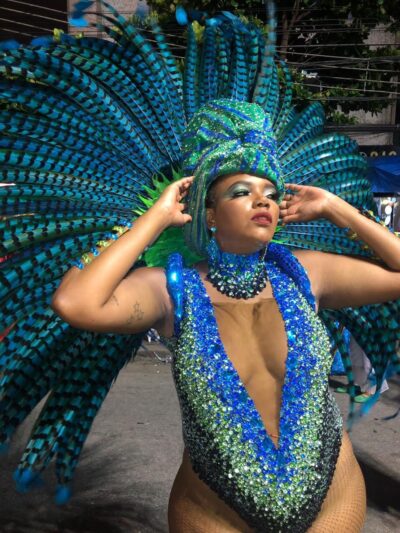 Os desfiles de carnaval eternizados nas ruas 4 Foto Samara carnaval e1676561954577