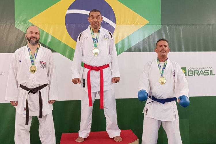 Destaques no Brasileiro, caratecas de JF miram mais títulos e seleção brasileira 1 Karate Soane ao centro. Arquivo pessoal