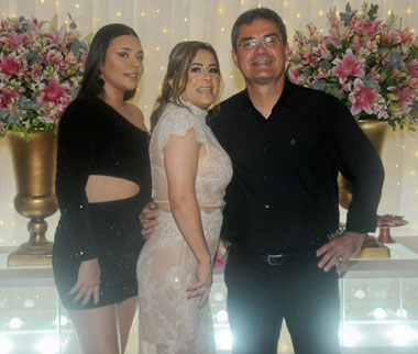 Coluna Cesar Romero - 09/02/2023 4 Roberta Alves 060223 filha Isabella e Luis Gustavo Braga FOTO ANDREA OTTONI com corte