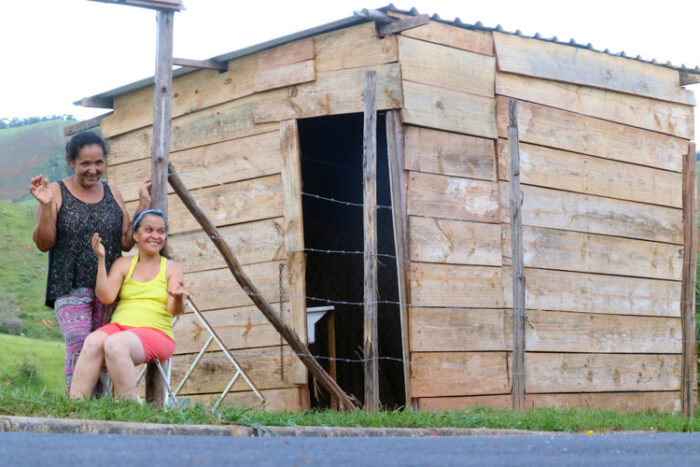 Vaquinha busca erguer casa para refugiada venezuelana e sua filha PCD 2 venezuelana