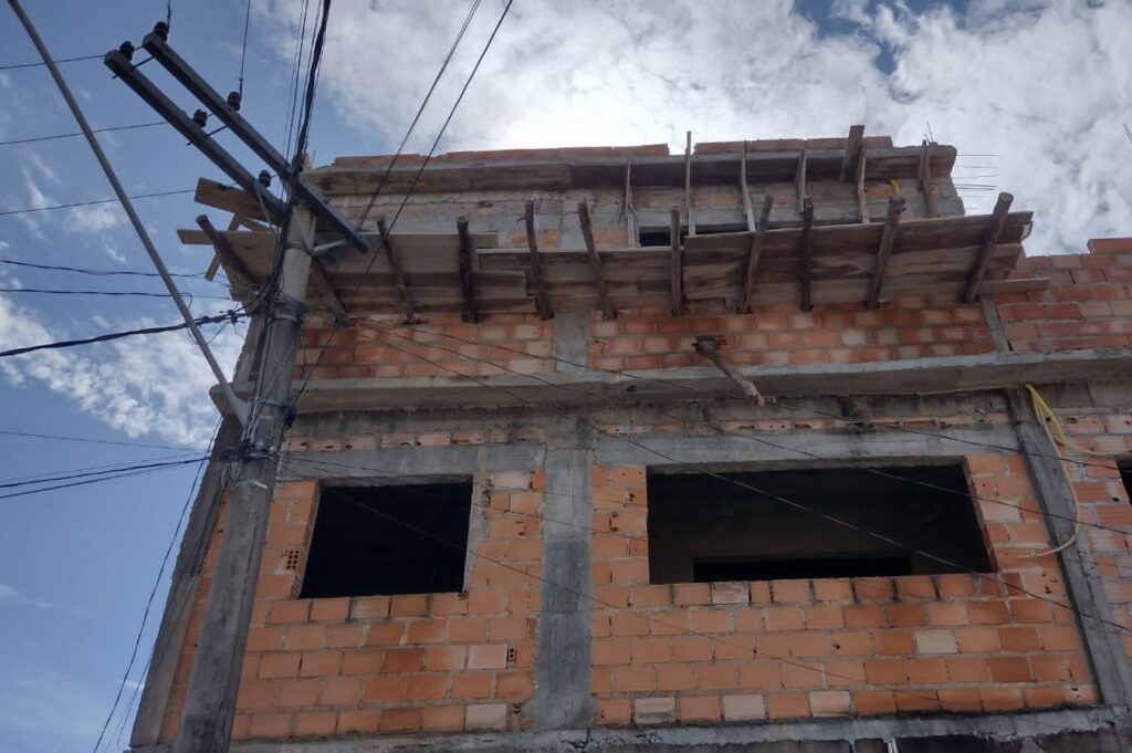 Trabalhador morre após ser eletrocutado em andaime por 30 minutos 2 eletrocutado em barosso by bombeiros e1676475812774