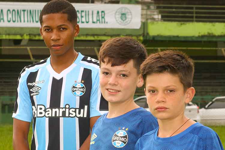 Talentos juiz-foranos ganham espaço no Grêmio e se inspiram em trajetória de conterrâneo 2 irmao e juninho gremio felipe couri