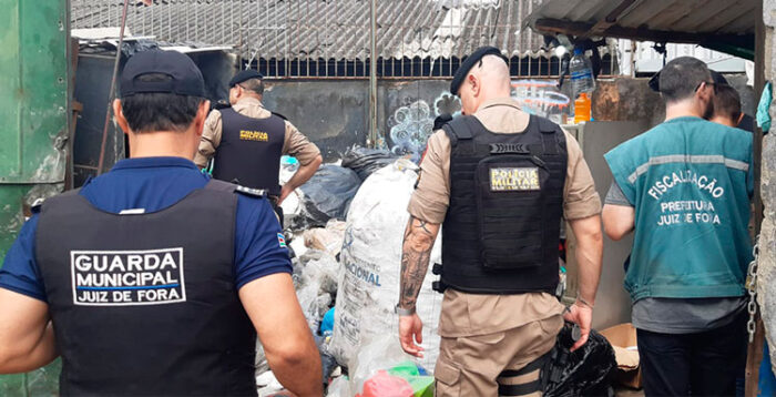 Bombeiros interditam depósito de recicláveis por risco de incêndio 1 hefesto