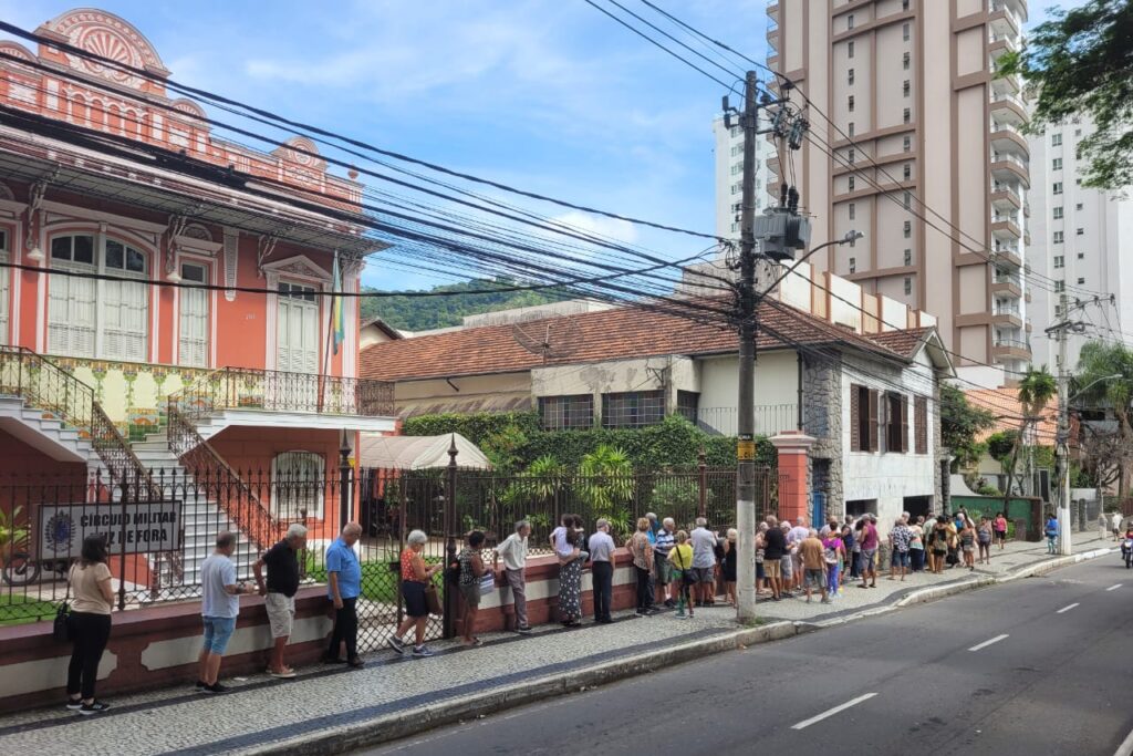 Busca por vacina bivalente contra Covid-19 movimenta UBS em Juiz de Fora 1 vacina idosos. Nayara Zanetti e1677509186191