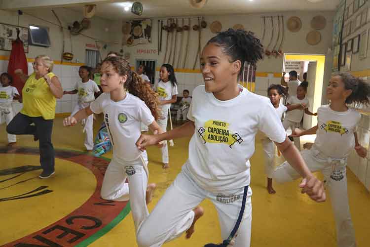 Projeto social Abolição ensina capoeira para crianças no Bela Aurora 1 yasmin e emily. Leonardo 02.02.23 11.45.04 Leonardo Costa capoeira 004
