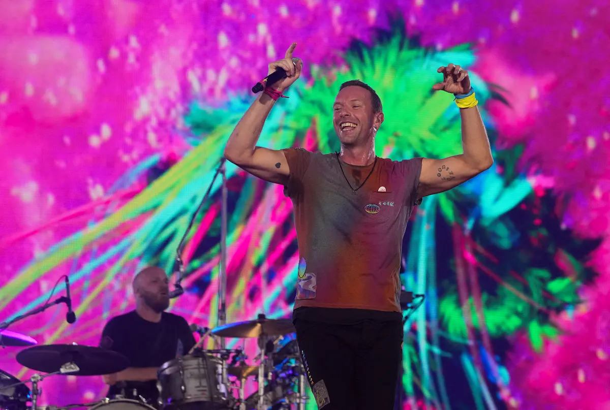 Estudo escolhe as 10 melhores bandas de 'rock de pai', com Nickelback, Blink-182 e Red Hot 3 Chris Martin, do Coldplay, participa de roda de samba em SP