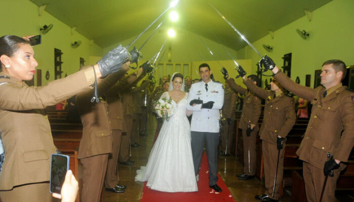 Coluna Cesar Romero - 05 e 06 de março de 2023 21 Daniela Moreira e Andre Coli 030323 JFPOR AI CASAMENTO