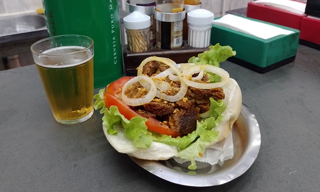 Pão com Carne do Bar Rainha Pão com Carne do Bar Rainha
