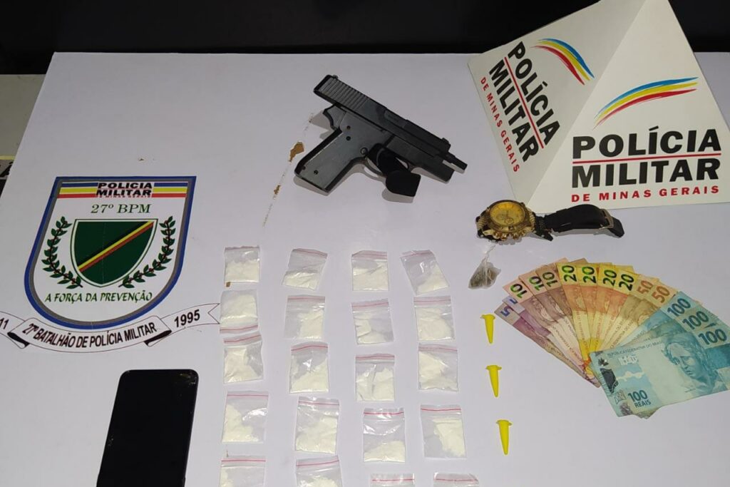 Homem é preso com drogas e simulacro de arma no Monte Castelo 1 apreensao montecastelo by pm e1679411744566