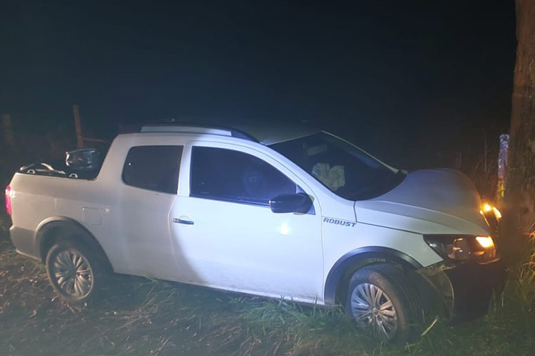Polícia recupera veículo furtado após perseguição na Barreira do Triunfo 1 carro batido barreira divulgacao pmr