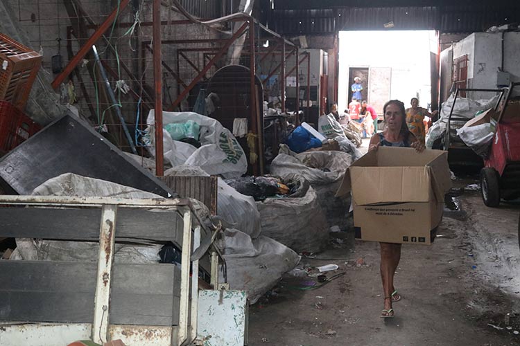 A serviço da sustentabilidade, catadores de recicláveis lutam por reconhecimento 2 catadores flavia apares felipe couri