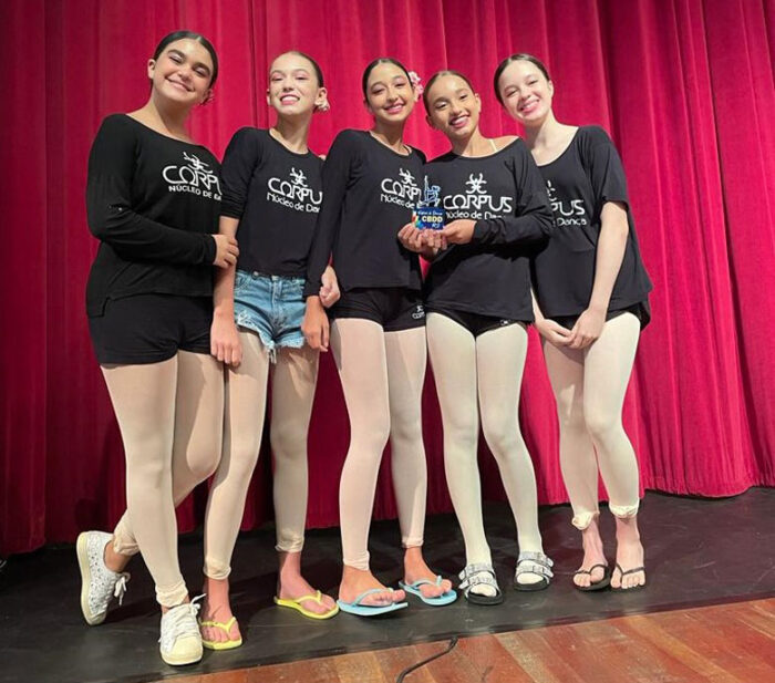 Coluna Cesar Romero - 9 e 10 de abril de 2023 4 1 corpus Elisa Surerus Helena Teixeira Valentina Fagundes Isadora Miana e Mariana Barone
