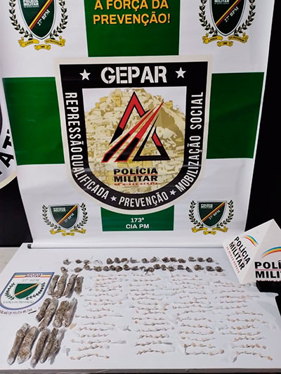 Sacola com 300 pedras de crack é apreendida no Vila Esperança II 1 apreensao trafico vila esperanca divulgacao pm