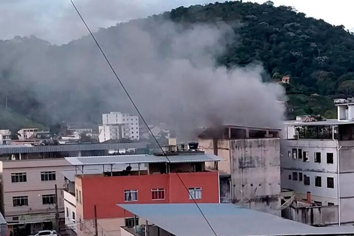 Incêndio em Lima Duarte causa danos em três apartamentos 1 incendio lima duarte reproducao redes sociais