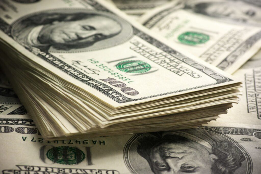 Dólar hoje tem queda acentuada na abertura do mercado: entenda as razões por trás dessa tendência 1 shutterstock 153178391 1200x800 1