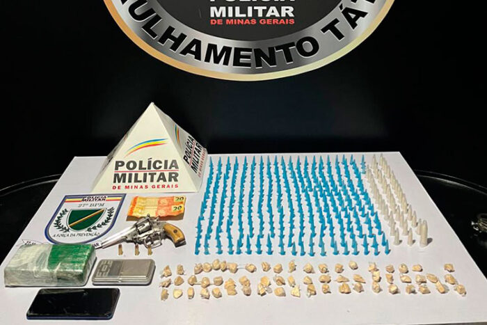 Suspeitos de tráfico são presos com mais de 350 pinos de cocaína 1 trafico cocaina pm
