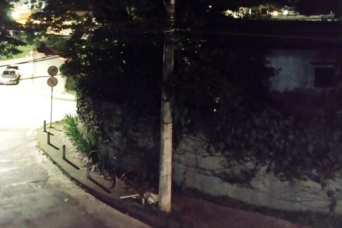 Poste com lâmpada queimada causa insegurança no Granbery 1 vu 21 04 23 1