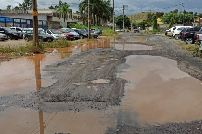 Moradores reclamam de buracos, inundações e poeira 1 vu280423