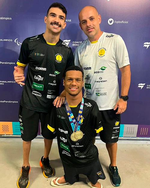 Gabrielzinho consegue três índices para o Mundial de natação 1 Gabrielzinho e Schumann. Divulgacao Instagram