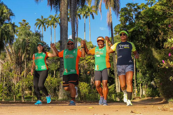Aos 77 anos, Domingas corre em família o Ranking de Corridas de JF 1 qual seu corre editada