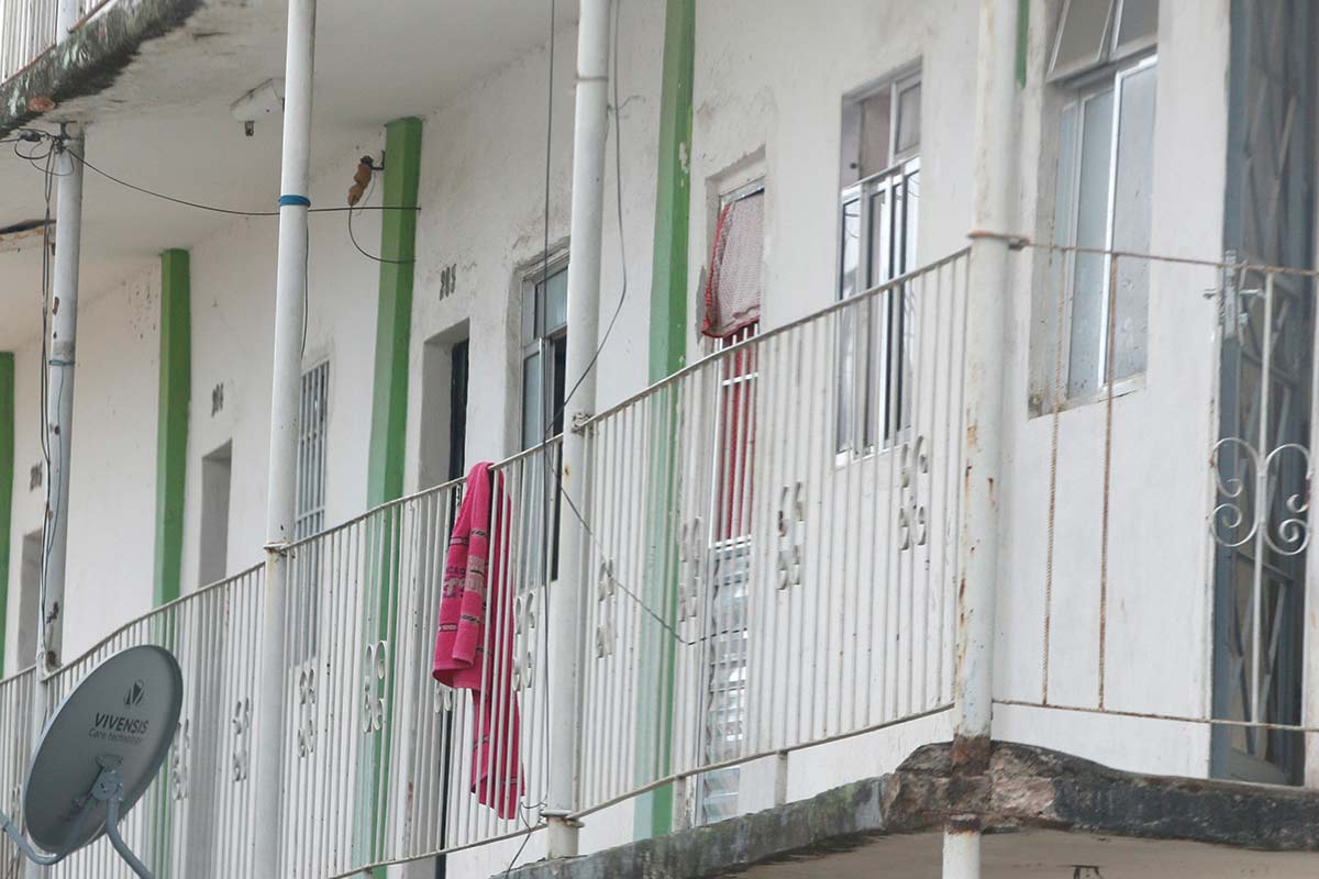 Moradores voltam a ocupar prédio interditado no Bairro Industrial 1 BATEAU MOUCHE Interna2 Leonardo Costa