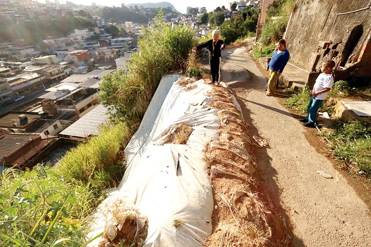 Sem água e acesso há três anos, moradores aguardam obras no Santa Luzia 1 OROZIMBO Interna Felipe Couri