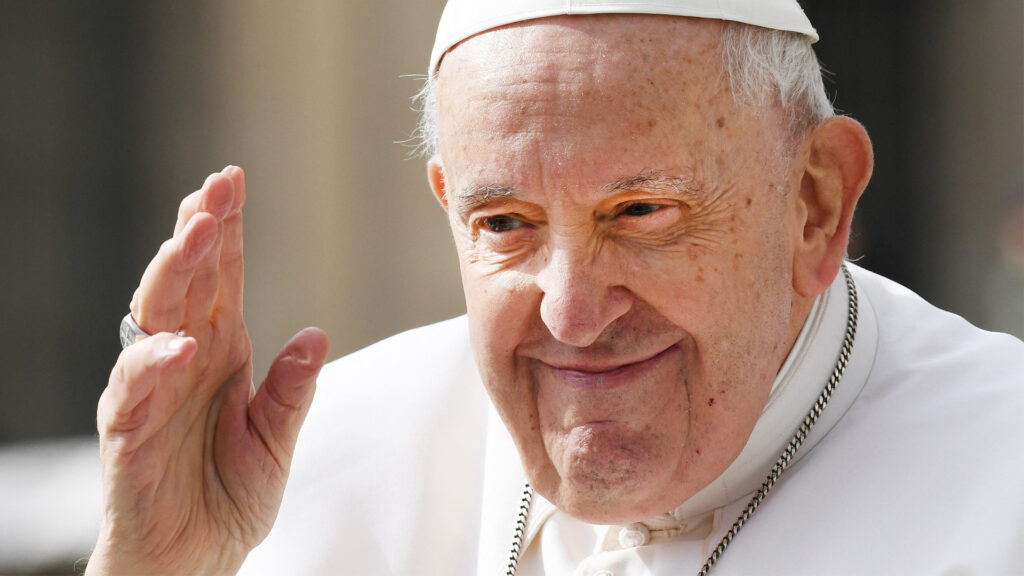 Papa Francisco é internado para exames diagnósticos e tratamento de bronquite 1 Papa_Francisco_convida_Caetano_Veloso_para_evento_especial4
