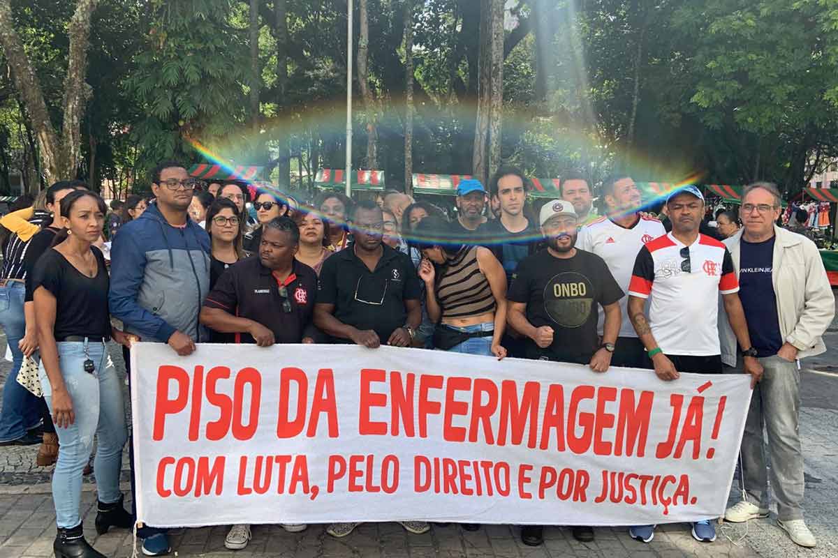 Profissionais da enfermagem protestam no Parque Halfeld por pagamento do piso salarial 1 ato piso da enfermagem parque halfeld foto davi carlos acacio 2
