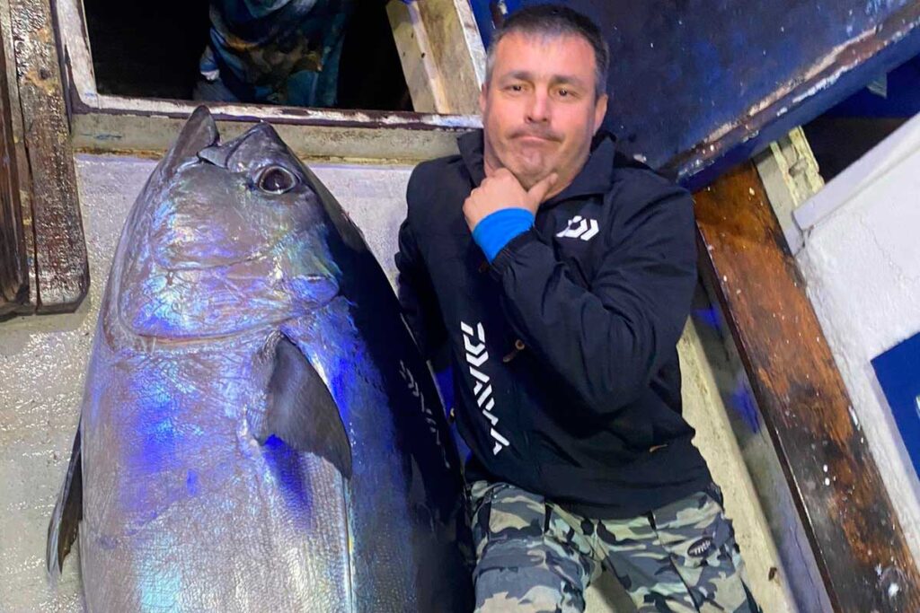 Juiz-forano relata experiência "sensacional" ao pescar atum de 160 quilos 2 atum pescado 160 quilos arquivo pessoal