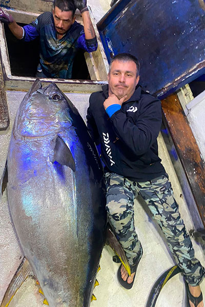 Juiz-forano relata experiência "sensacional" ao pescar atum de 160 quilos 1 atum 160 kg pescado foto arquivo pessoal int