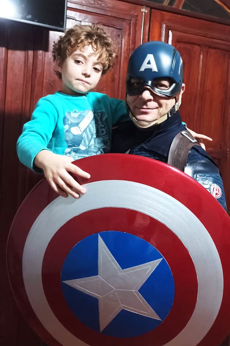 Capitão América usa 'superpoder' pela inclusão nas escolas 1 capitao america e seu filho benicio arquivo pessoal